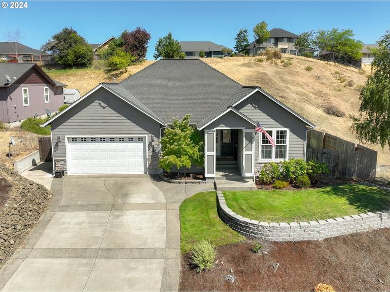 404 S SAVOY CT, Roseburg, OR 97471