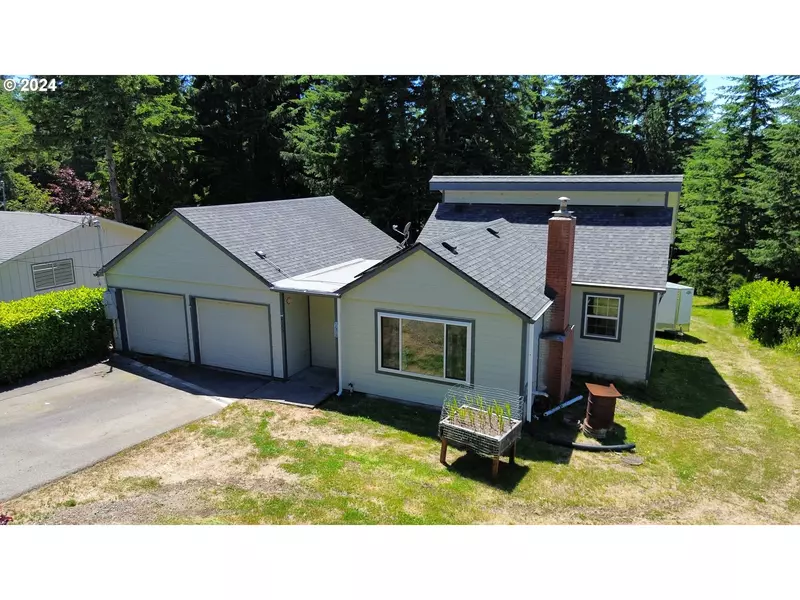 2145 WOODLAND DR, Coos Bay, OR 97420