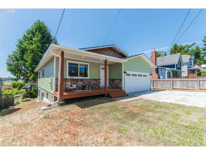 1556 McPherson, North Bend, OR 97459