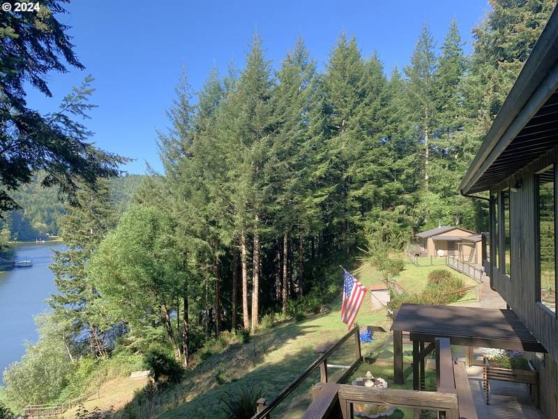 2822 S Tenmile Lake, Lakeside, OR 97449