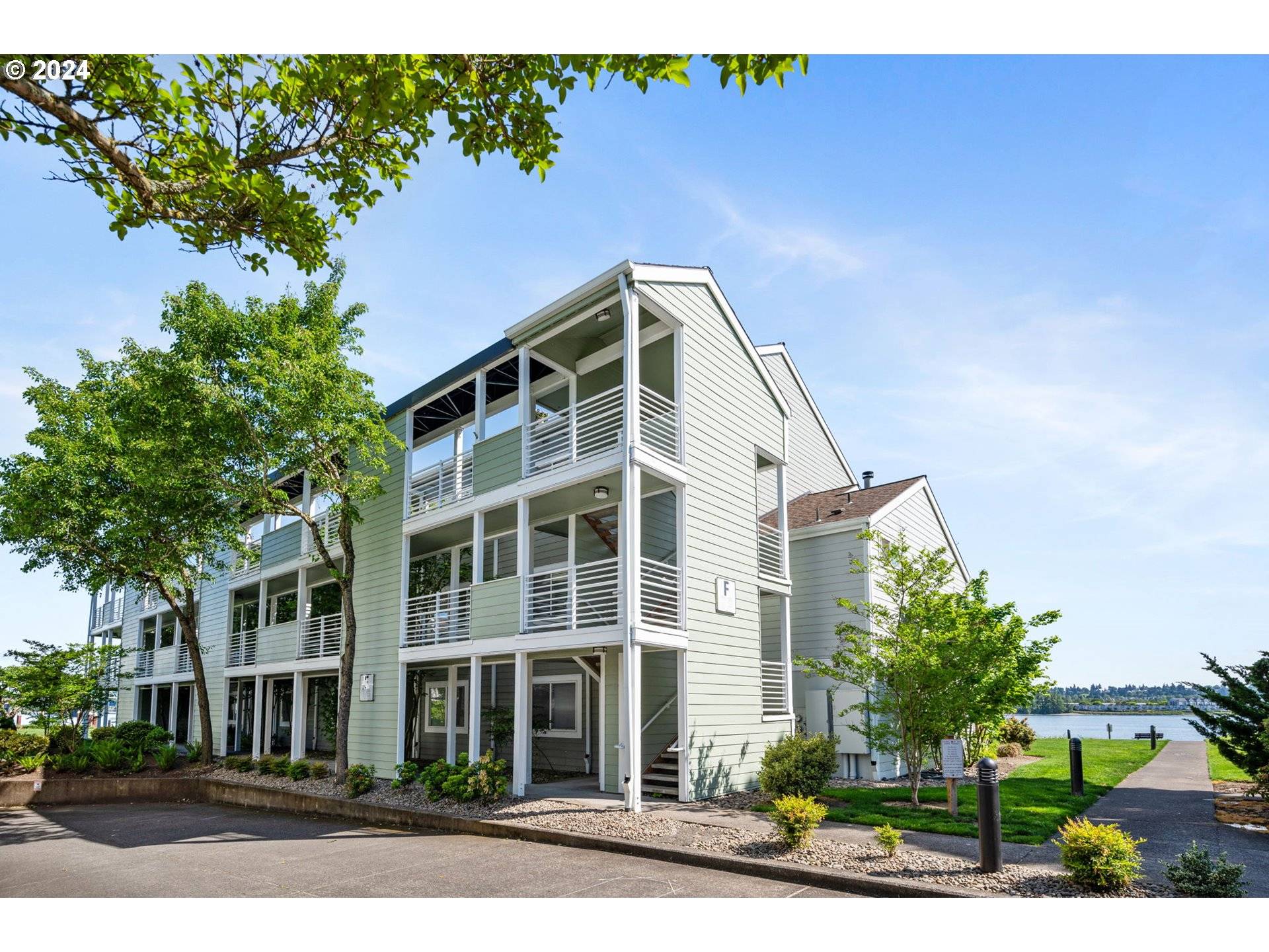 159 N HAYDEN BAY DR, Portland, OR 97217