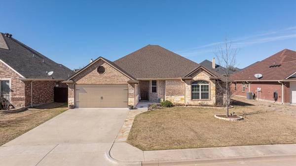 4303 Savannah Lane,  Granbury,  TX 76049