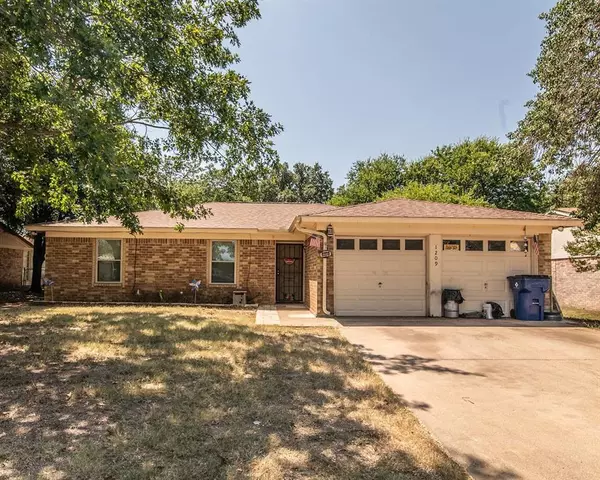 1209 Lee Ann Street, Crowley, TX 76036