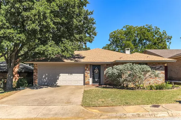 14 Los Colinas Court, Pantego, TX 76013