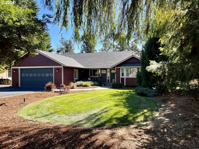 418 RIVERSHORE DR, Roseburg, OR 97470