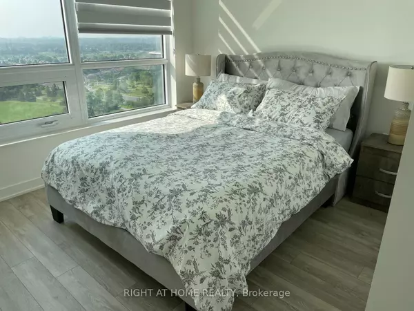 4677 Glen Erin DR #1704, Mississauga, ON L5M 2E3