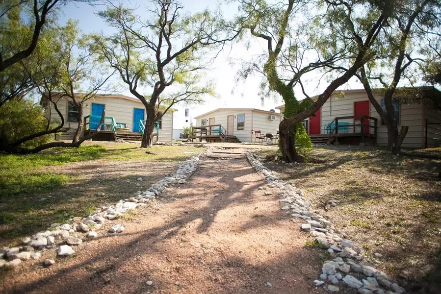 301 W Duncan Ave, Mertzon, TX 76941