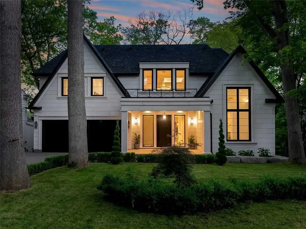 Mississauga, ON L5G 2X1,1386 Glenwood DR