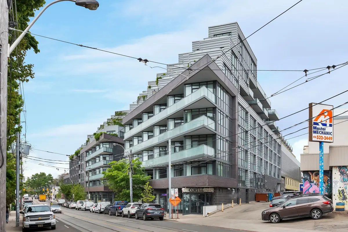 Toronto W01, ON M6R 0A5,36 Howard Park AVE #802