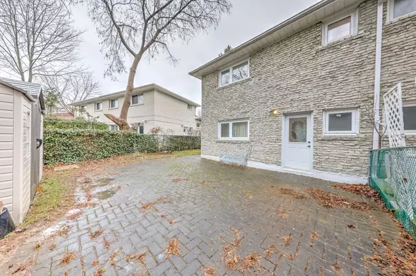 Toronto C15, ON M2M 2Y6,45 Harrington CRES