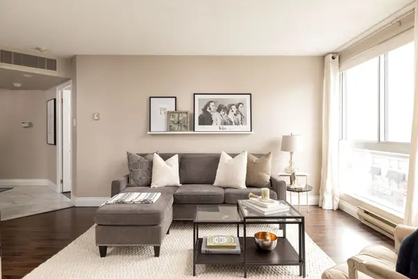 Toronto C10, ON M4P 3C5,7 Broadway AVE #503