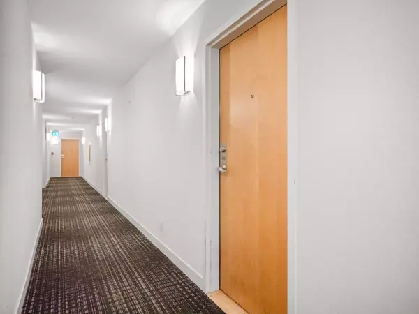 Toronto C01, ON M5V 3N1,50 Camden ST #102