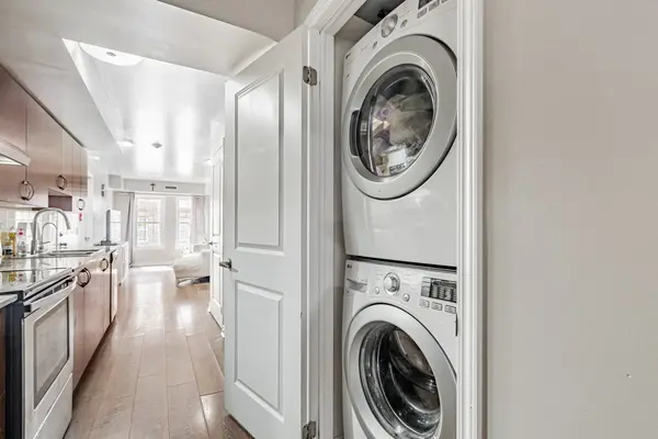 Toronto E04, ON M1P 2G4,1485 Birchmount RD #208