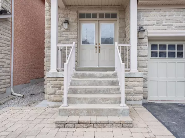 Vaughan, ON L6A 0R1,18 White Beach CRES