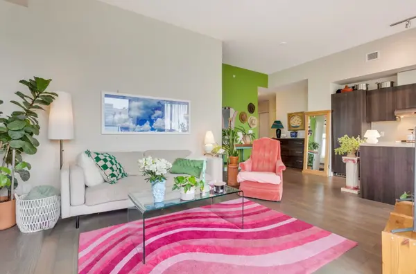 Toronto W01, ON M6R 0A5,36 Howard Park AVE #802