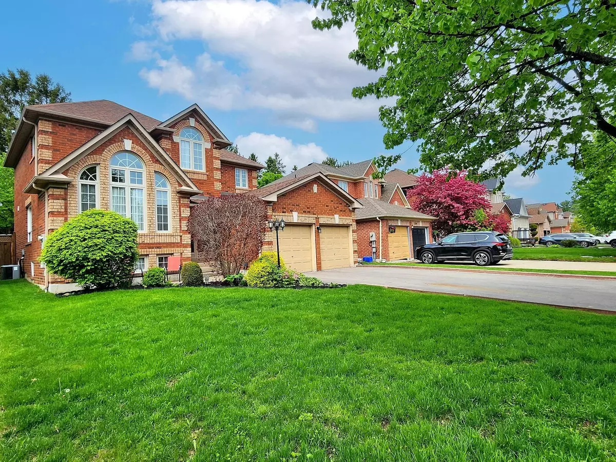 Pickering, ON L1X 2T1,2334 Meriadoc DR