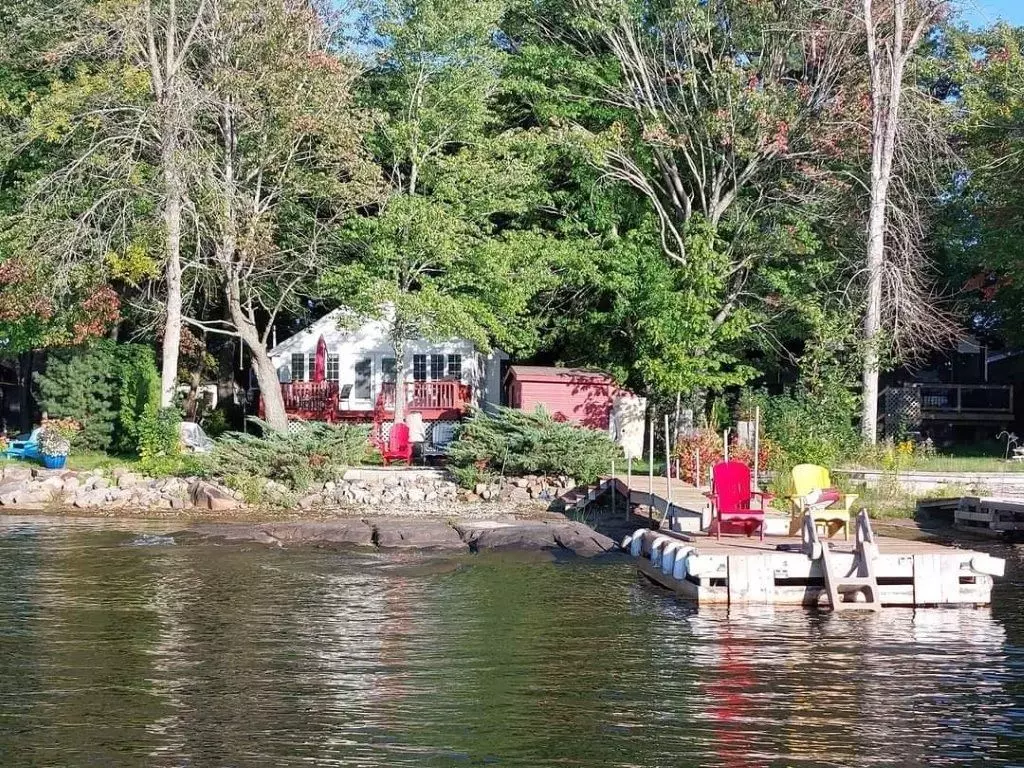 Georgian Bay, ON P0E 1E0,19 Gidley TPKE