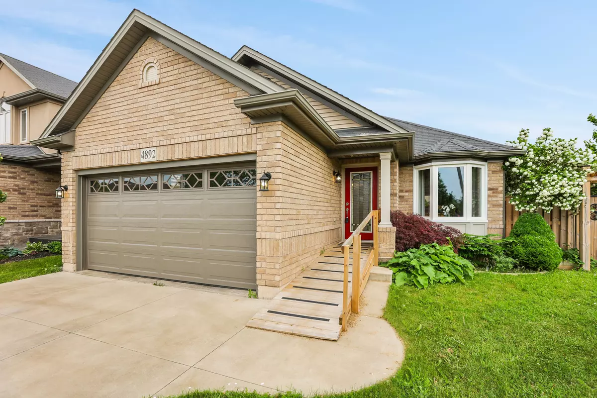 Lincoln, ON L3J 1M3,4892 Allan CT