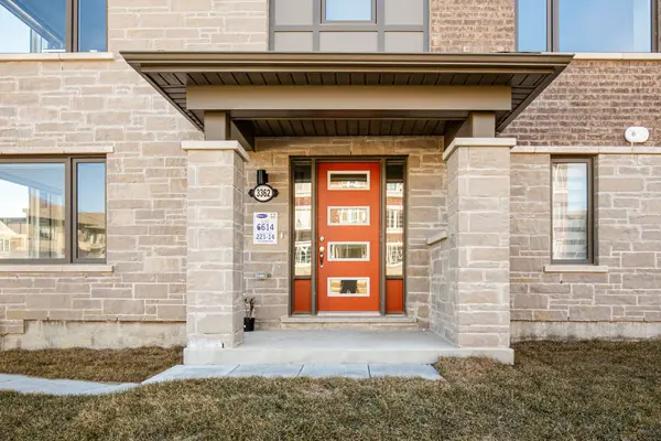 Pickering, ON L1X 0N2,3362 Swordbill ST