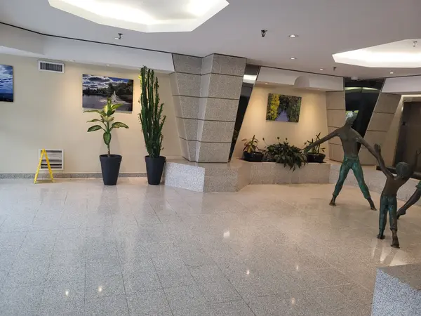 Toronto E08, ON M1K 5J8,2466 Eglinton AVE E #1108