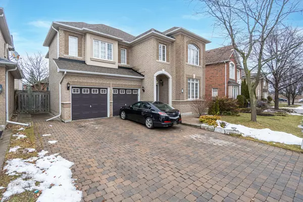 York, ON L4H 2A3,90 Saint Stephen CRES