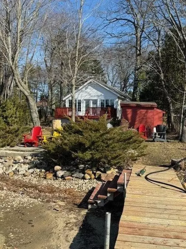 Georgian Bay, ON P0E 1E0,19 Gidley TPKE