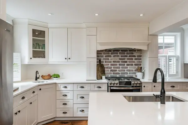 Hamilton, ON L0R 2H0,228 Mill ST N