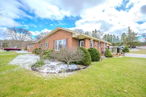 Norfolk, ON N3Y 4J9,30 Pinegrove ST