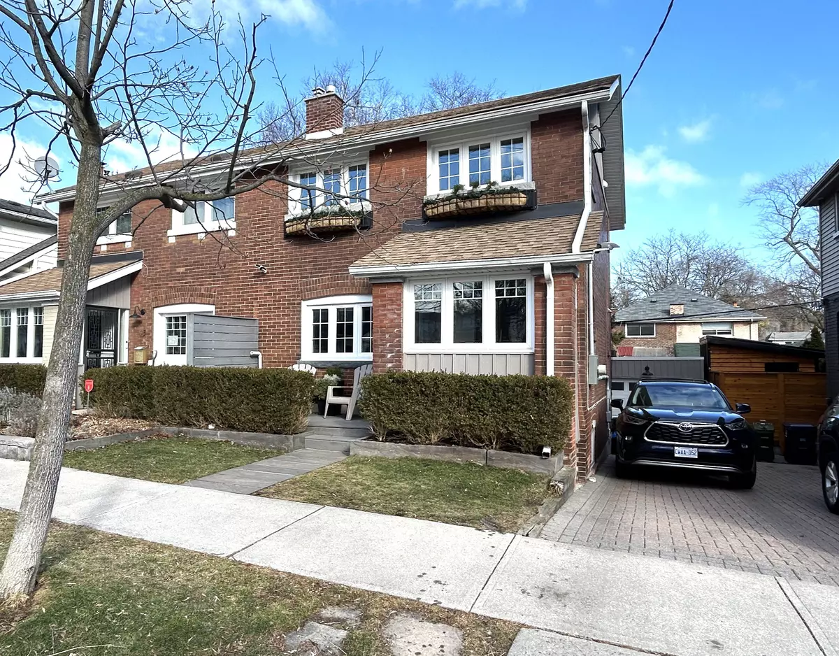 Toronto E02, ON M4C 3W3,11 Aldridge AVE