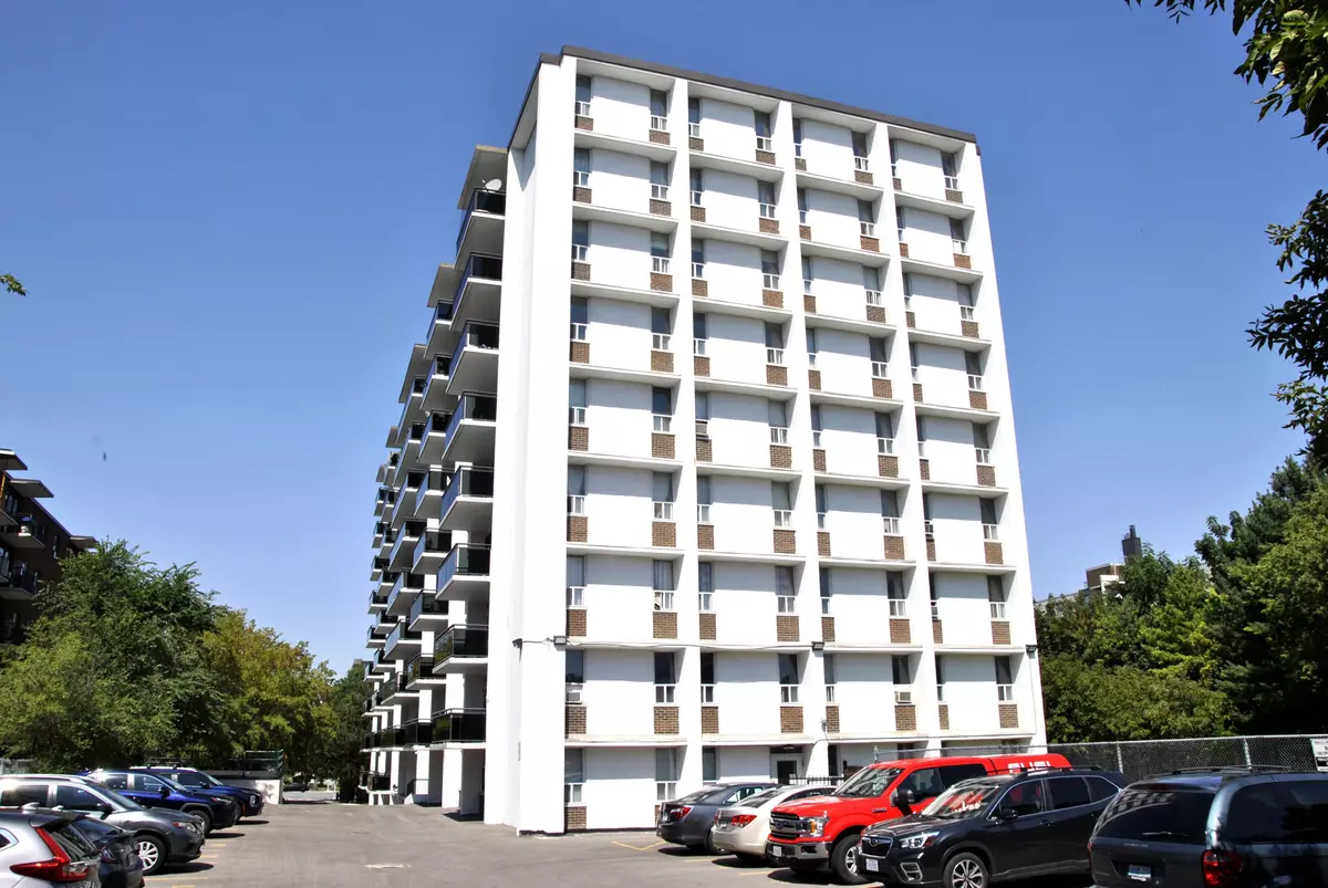 Toronto E04, ON M1K 2N3,2245 Eglinton AVE E #505