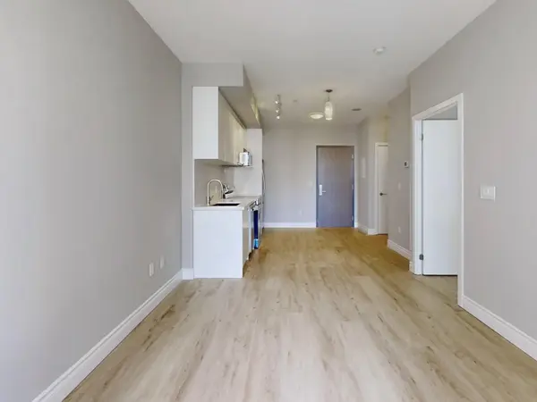 Toronto C15, ON M2J 0E2,52 FOREST MANOR RD #611