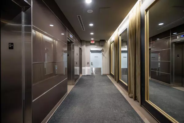 Toronto C01, ON M5H 4E6,126 Simcoe ST #2509