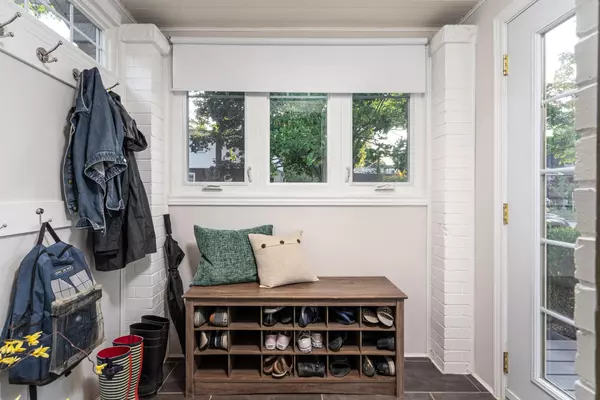 Toronto E02, ON M4C 3W3,11 Aldridge AVE