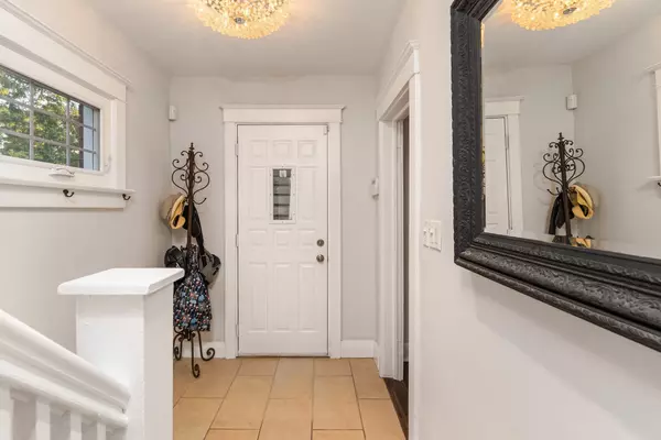 Toronto E02, ON M4C 3W3,11 Aldridge AVE