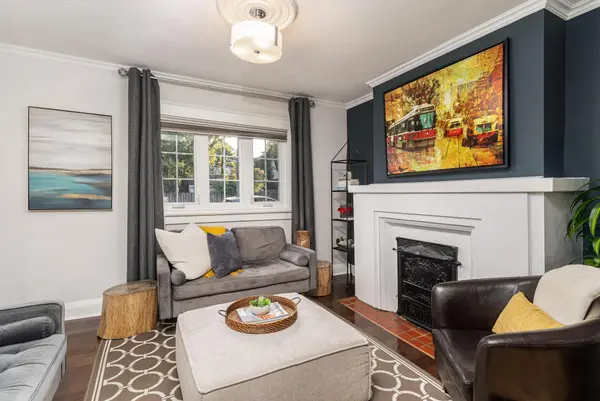 Toronto E02, ON M4C 3W3,11 Aldridge AVE