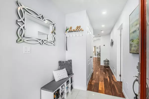 Whitby, ON L1R 3A7,60 Lady May DR