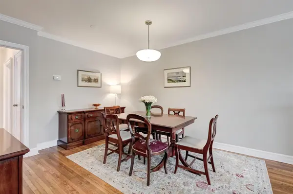 Toronto E04, ON M1L 4H6,142 Santamonica BLVD