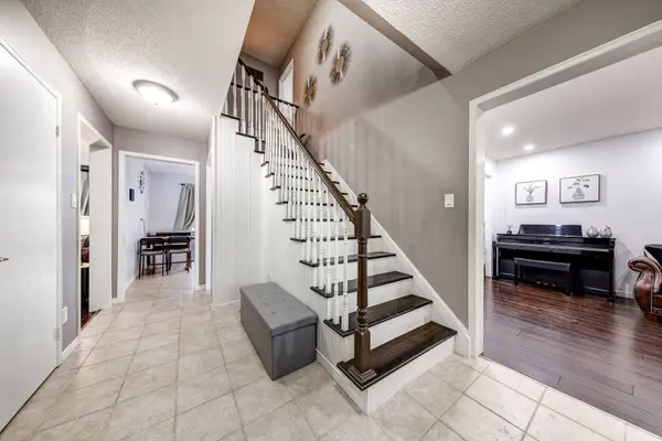 Newmarket, ON L3Y 7L1,228 Osmond CRES