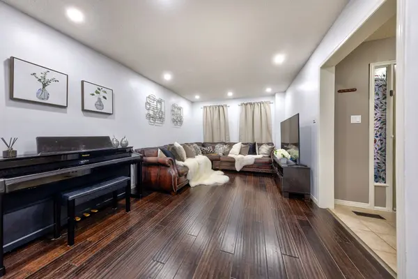 Newmarket, ON L3Y 7L1,228 Osmond CRES