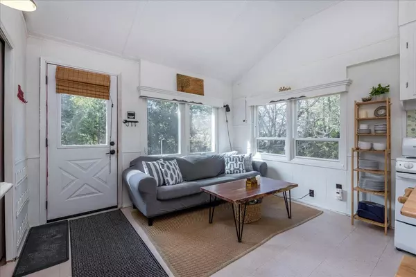 Tiny, ON L0L 2T0,22 Karen RD