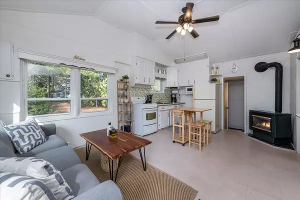 Tiny, ON L0L 2T0,22 Karen RD