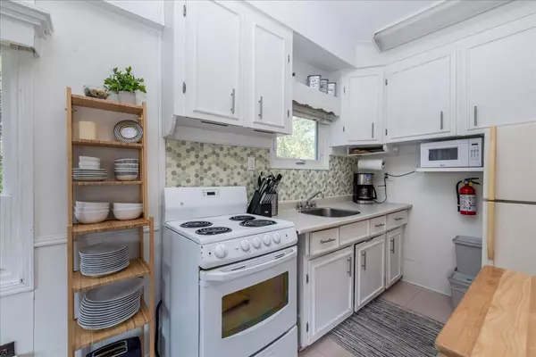 Tiny, ON L0L 2T0,22 Karen RD