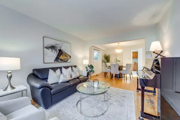 Mississauga, ON L5E 2N5,1579 Myron DR