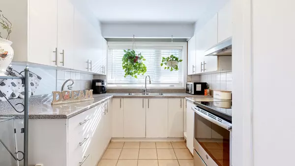 Toronto W05, ON M3J 1R2,19 Derrydown RD #3