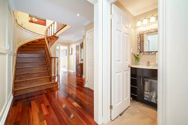 Mississauga, ON L4W 3H2,4298 Highgate CRES