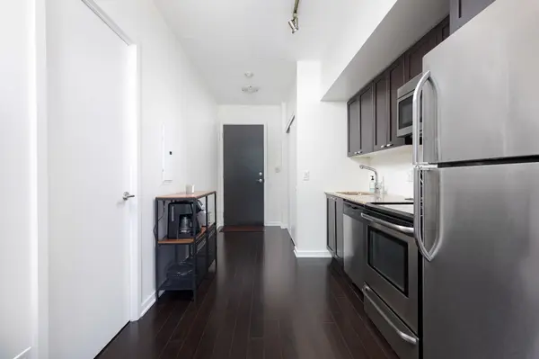 Toronto W01, ON M6G 5B5,105 The Queensway AVE #1308