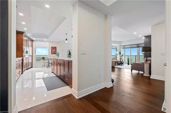 Burlington, ON L7R 0G2,2060 LAKESHORE RD #1703