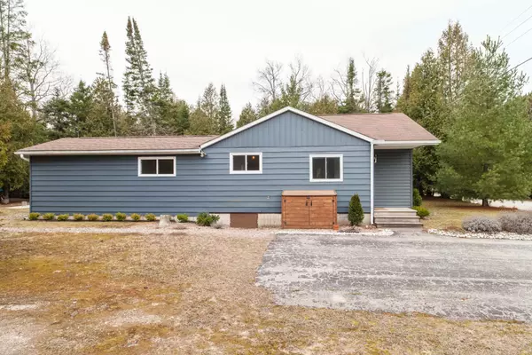 South Bruce Peninsula, ON N0H 2G0,507 3rd AVE N