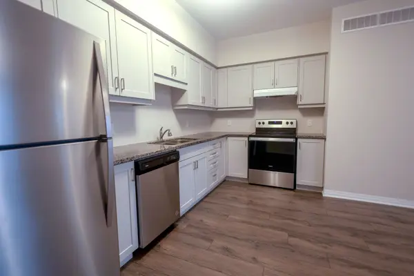 Kitchener, ON N2R 0R7,112 Seabrook DR