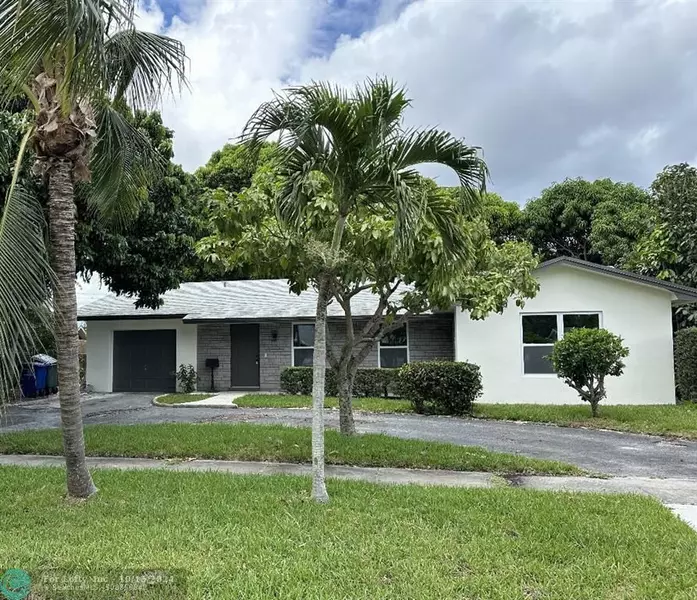 425 Greenbriar Dr, West Palm Beach, FL 33403